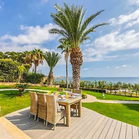 Villa In Chlorakas Sleeps 8 With Pool Air Con And Wifi *