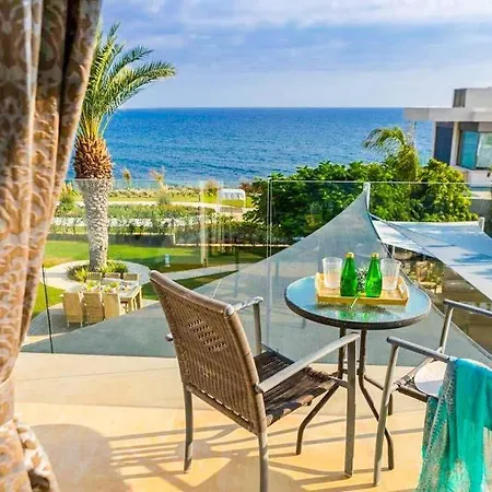 In Chlorakas Sleeps 8 With Pool Air Con And Wifi * Klorakas