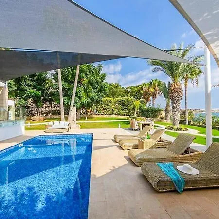 In Chlorakas Sleeps 8 With Pool Air Con And Wifi Klorakas