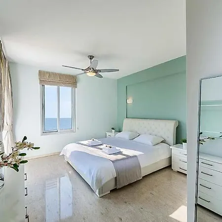 In Chlorakas Sleeps 8 With Pool Air Con And Wifi Villa *