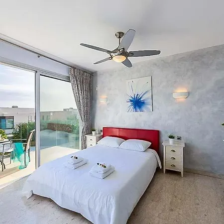 In Chlorakas Sleeps 8 With Pool Air Con And Wifi Klorakas